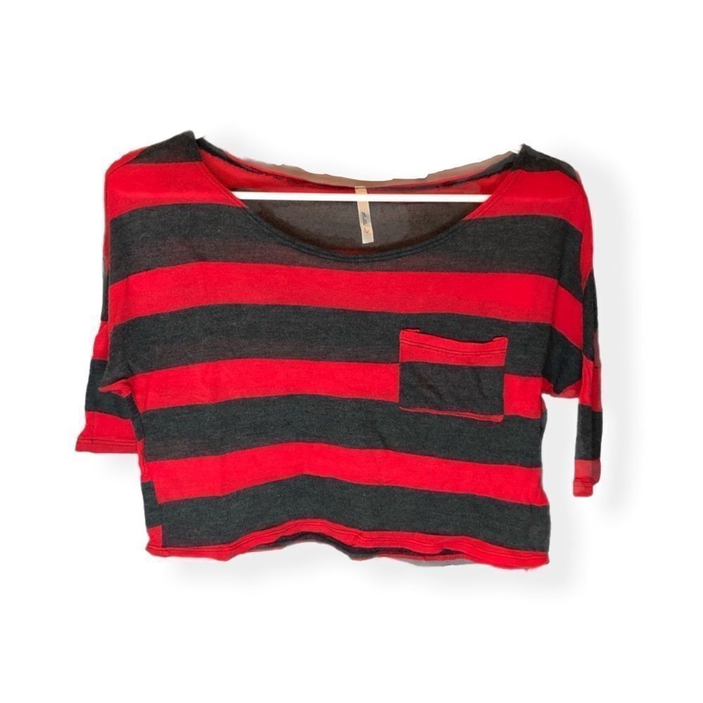 BELLA D Red black crop top with front pocket